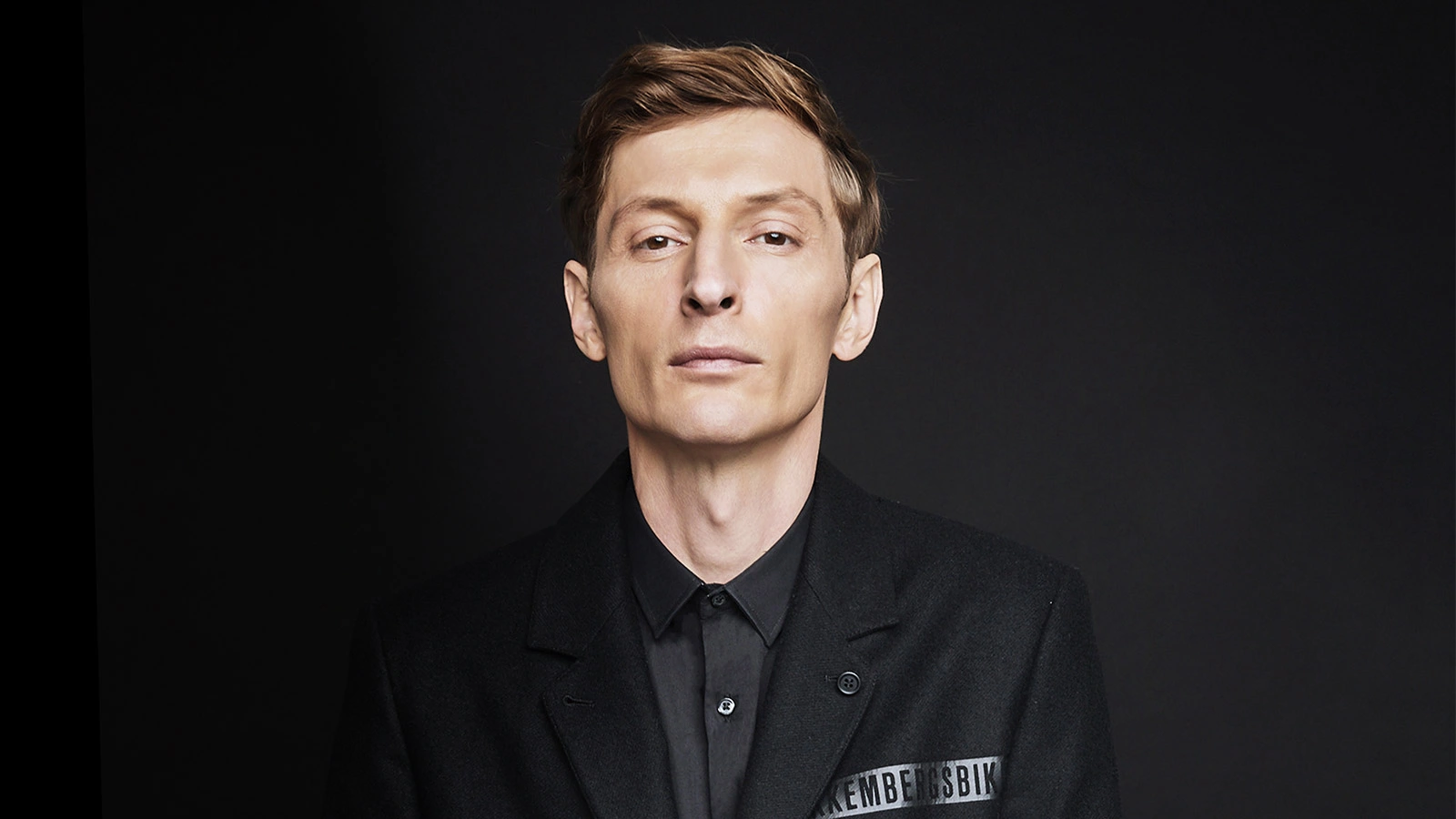 Топ-10 популярных актеров сериалов ТНТ: карьера, роли и интересные факты - 1